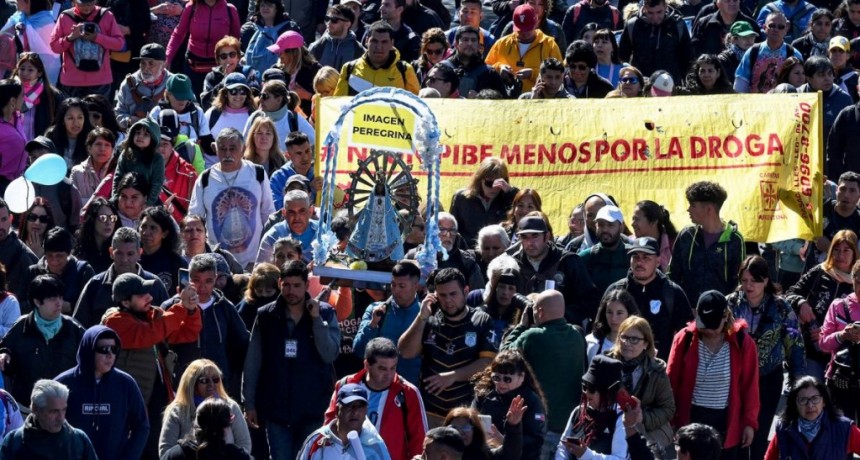 Cientos de miles de fieles se movilizaron para la 49º Peregrinación Juvenil a Luján 
