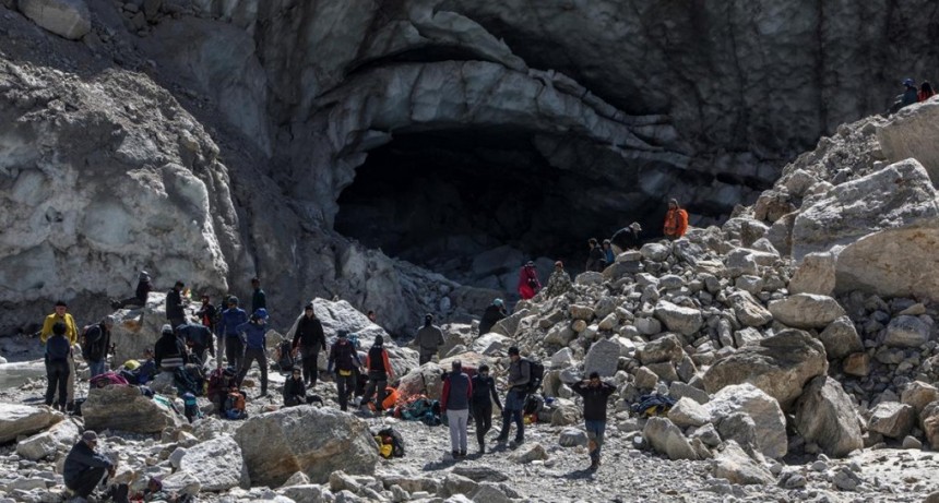  El desborde de un lago glaciar en India dejó al menos 10 muertos y 102 desaparecidos 