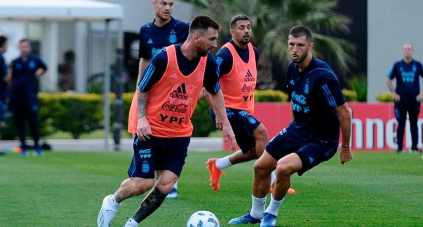  Messi entrenó a pleno y su presencia ante Paraguay parece encaminada 