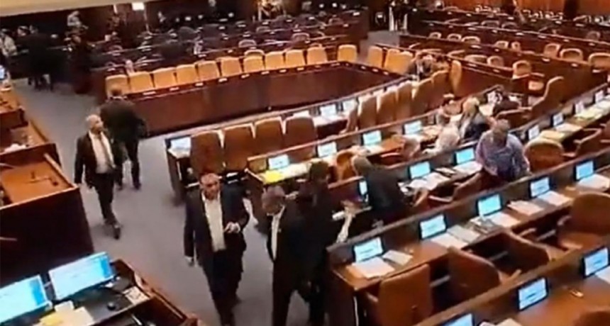  Hamas lanzó cohetes a Israel y uno obliga a suspender una sesión del Parlamento israelí 