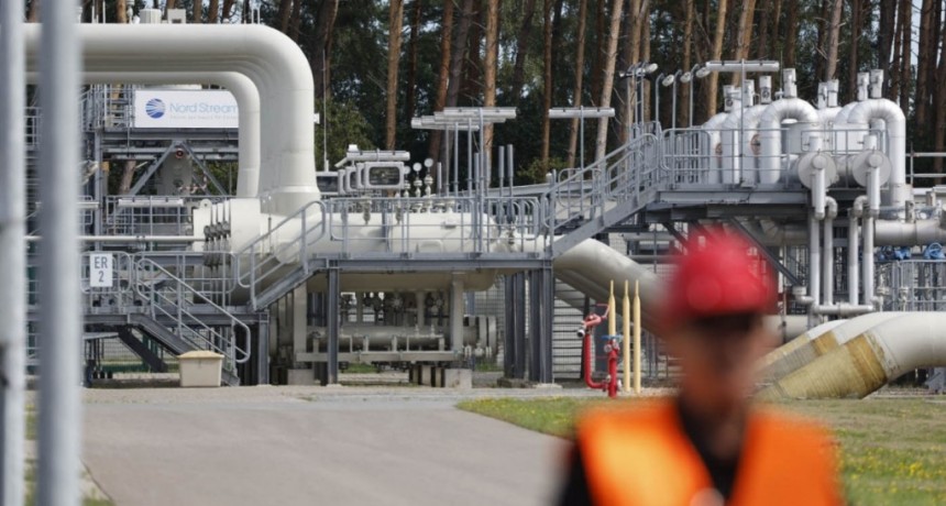  La guerra empuja el precio del petroleo y peligra el suministro a Europa y EEUU 