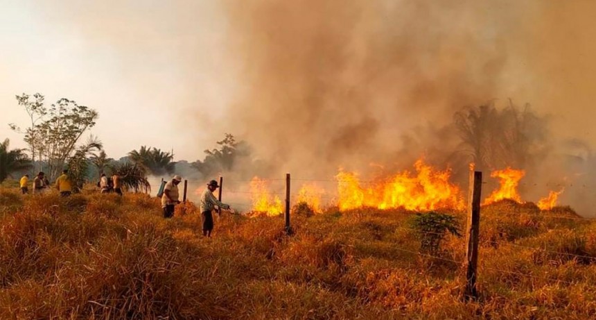  Santa Cruz de la Sierra está en tinieblas por humo de incendios forestales 