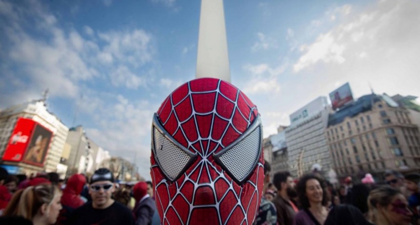  Más de 1.000 personas disfrazadas de Spider-man en el Obelisco superaron un récord Guinnes 