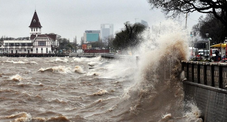  Alerta por la crecida del R&iacute;o de La Plata frente al &Aacute;rea Metropolitana de Buenos Aires 