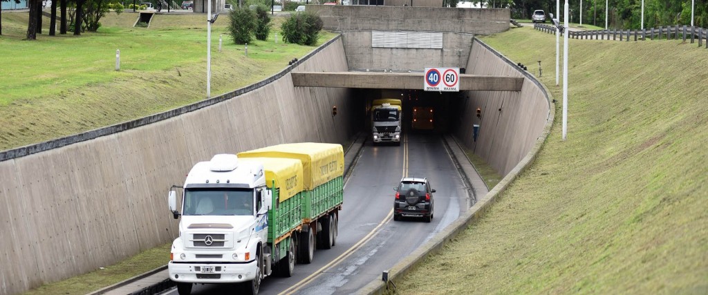 Se realizó el balizamiento del sector donde apareció la manta textil que protege al Túnel Subfluvial