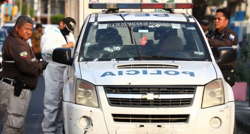  Cuatro policías muertos en ataques y estado de excepción en dos provincias ecuatorianas 