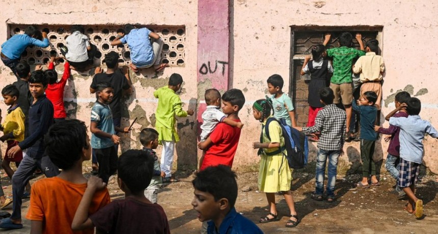  Cierran escuelas en Nueva Delhi por los altos niveles de contaminación atmosférica 