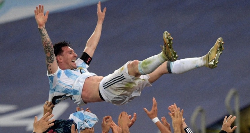  De galera y bastón: se filtraron los botines que Messi usaría en la Copa del Mundo 