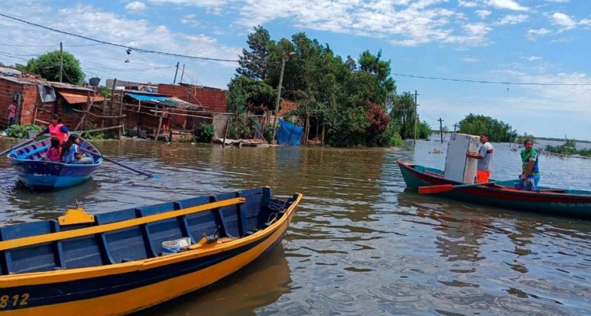  Estiman que la crecida del Paraná por lluvias en Brasil llegaría a la región en diez días 