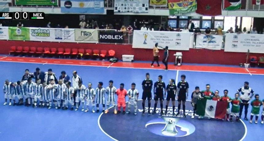  Argentina comenzó con el pie derecho y goleó a México 