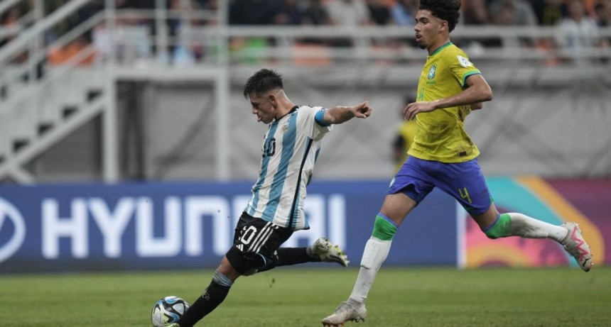  Endiablado e hist&oacute;rico: Echeverri "la rompi&oacute;" con un triplete a Brasil 