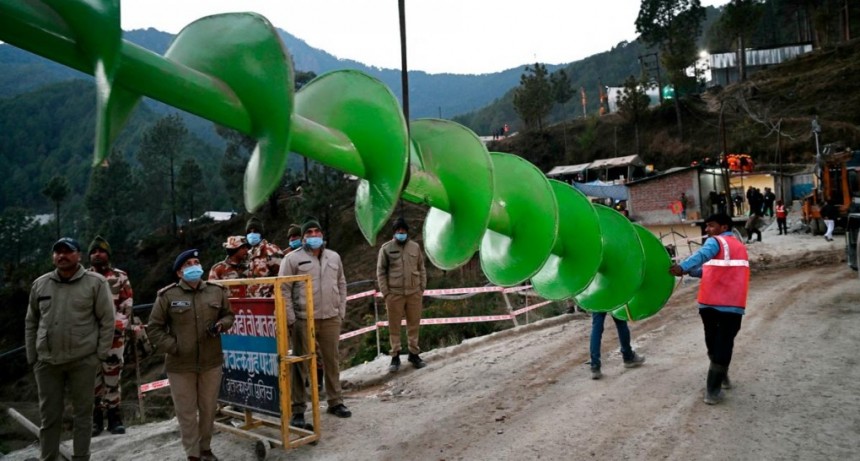  Aparecieron obst&aacute;culos en los &uacute;ltimos 9 metros para rescatar a los obreros en India 