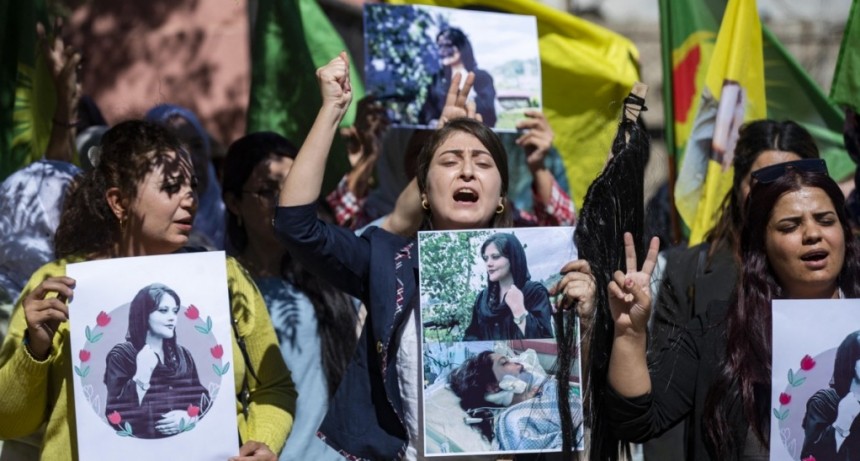  Irán elimina la Policía de la moral tras las protestas por la muerte de Amini 