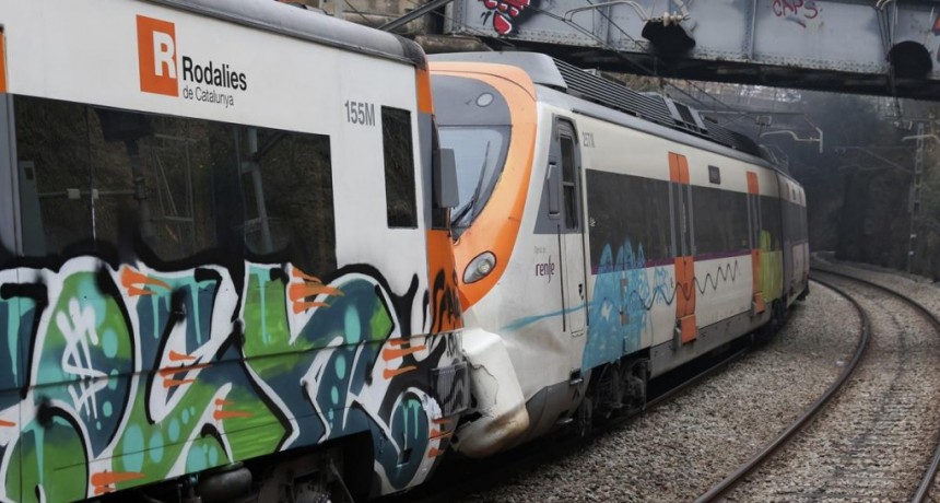  Un choque entre dos trenes cerca de Barcelona dejó al menos 155 heridos 