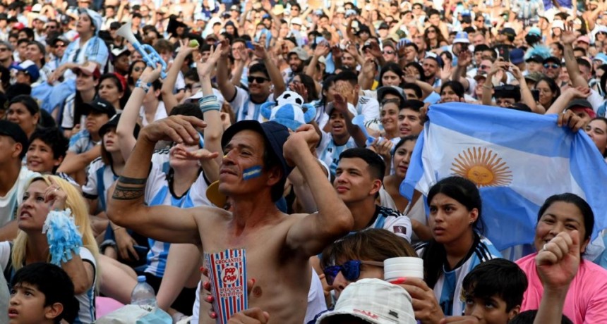  Locura total: hinchas celebraron el triunfo y el pase a semifinales 