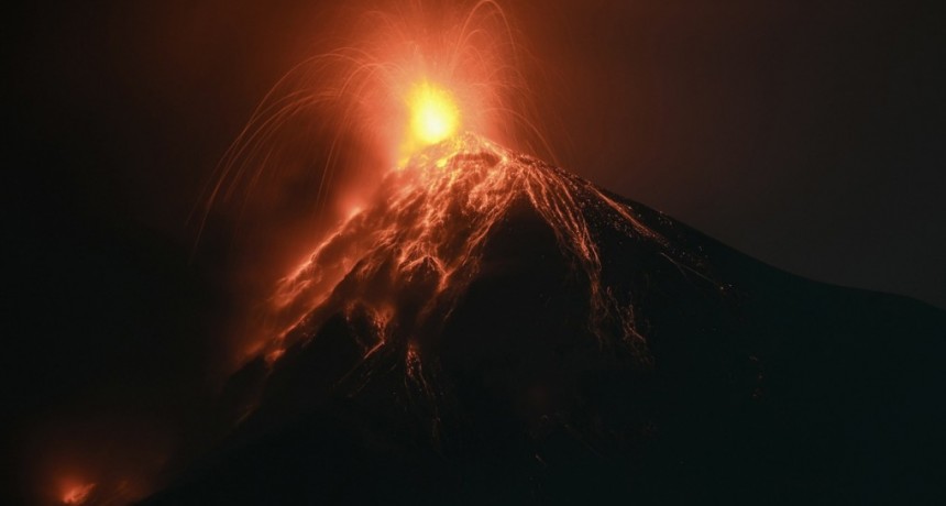  Alerta en Guatemala por la erupción de un volcán 