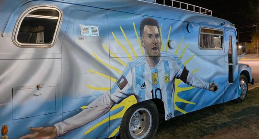  Intervinieron vehículos antiguos en homenaje a la selección argentina de fútbol 