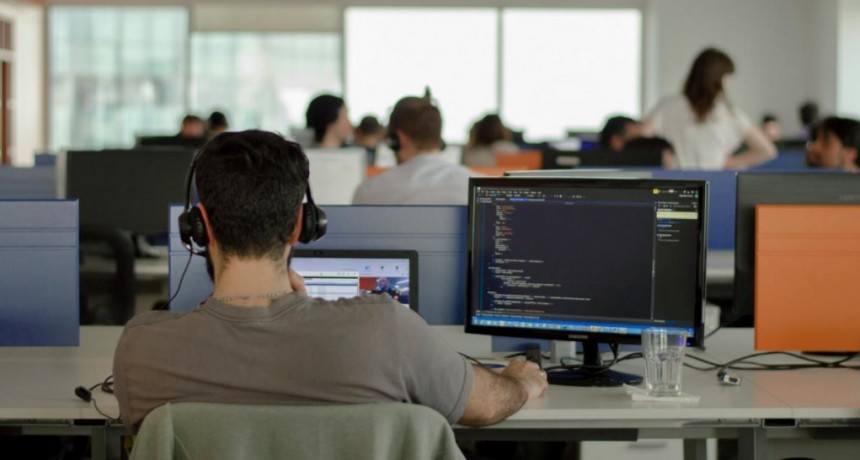  Más de 40 mil personas de todo el país empezaron a estudiar en Argentina Programa 4.0 