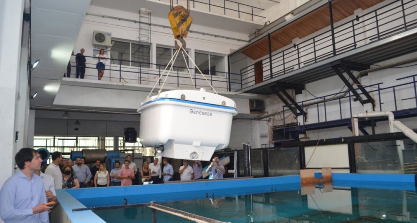  Fabrican un robot solar que recolecta residuos flotantes e hidrocarburos en cuerpos de agua 