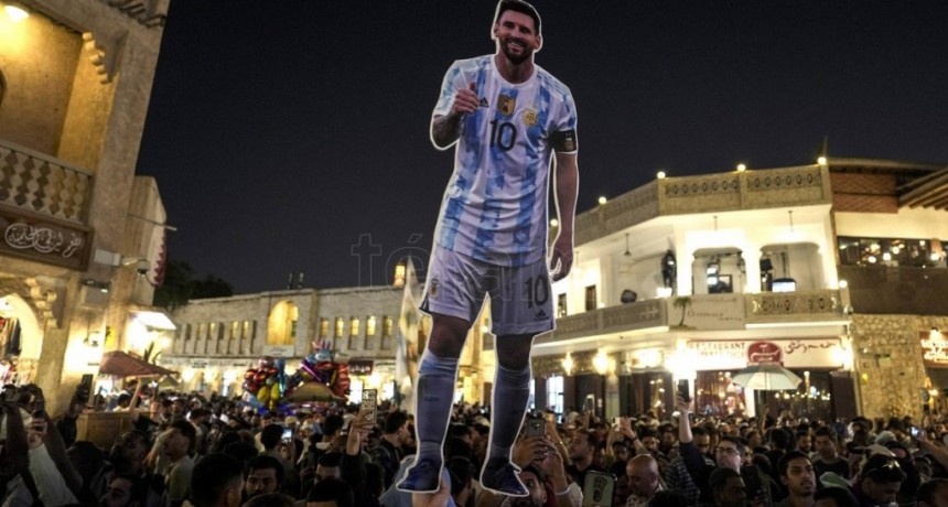  Los hinchas argentinos realizaron el último banderazo en Qatar 