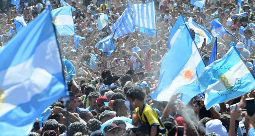  Miles de hinchas celebraron la victoria en el barrio de Messi y en todo el país 