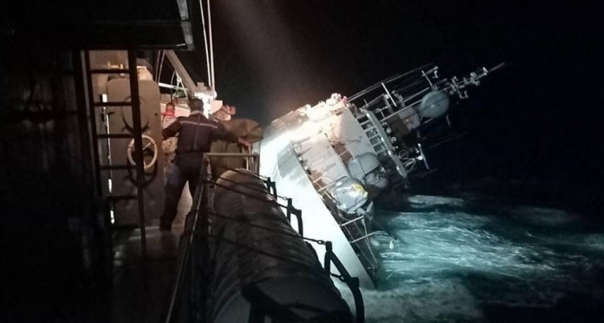  Naufragó un barco de la Marina tailandesa y hay 31 desaparecidos 