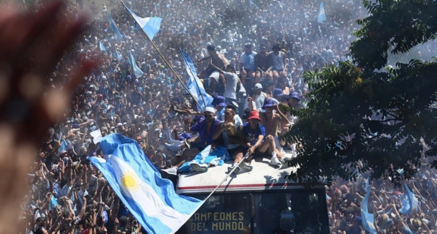  Bautizaron Messi y Messias a dos bebés que nacieron durante la caravana de los campeones 