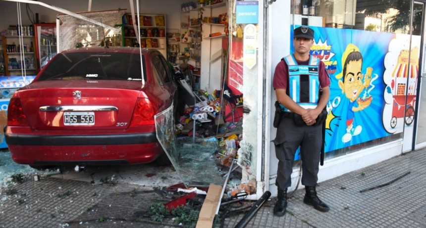  Manejaba alcoholizado y terminó incrustado en un kiosco de Almagro 