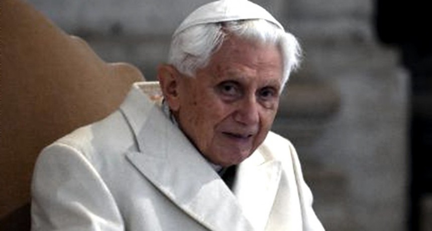  Francisco presidirá el funeral de Benedicto XVI el jueves 5 a las 9.30 de Roma 