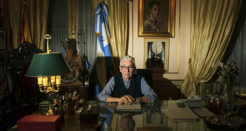  Más de cuatro millones de personas participaron en el armado del nuevo bastón presidencial 