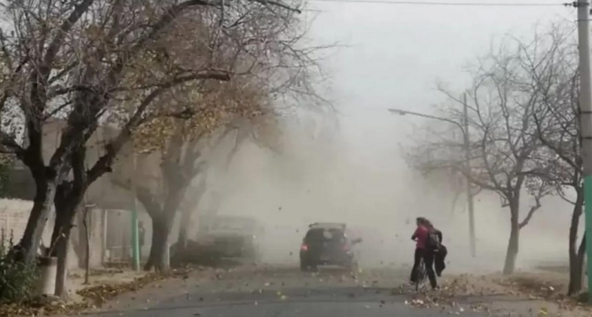  Corte de luz y ráfagas de variada intensidad dejó el viento Zonda en Mendoza 