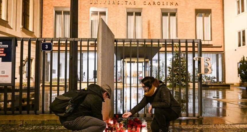  Al menos 14 muertos y 25 heridos en un tiroteo en una universidad de Praga 