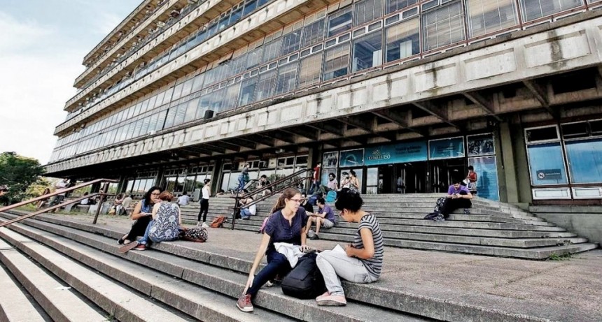  Proponen un arancel universitario a extranjeros no residentes y examen a los secundarios 