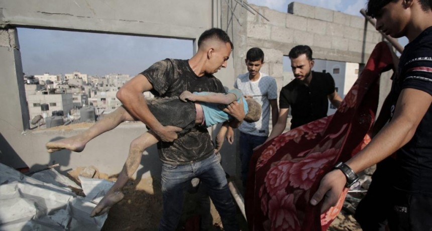  Israel lanz&oacute; fuertes bombardeos en el centro y sur de Gaza 