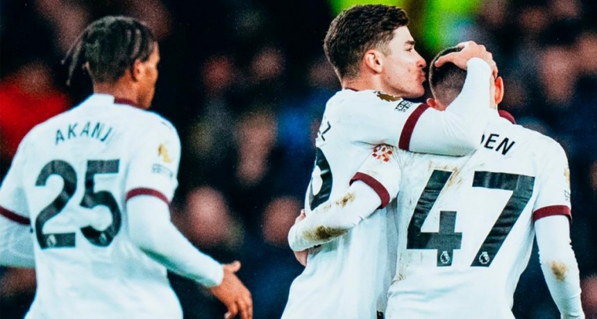  Julián Alvarez, con un gol, abrió el camino del triunfo del City ante Everton 