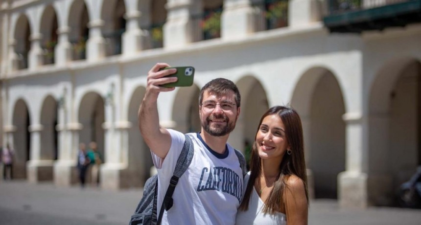  Oficializaron el calendario de feriados con fines turísticos para 2024 