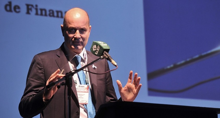  Sturzenegger anticipó que el Gobierno enviará otra ley que elimina 160 regulaciones 