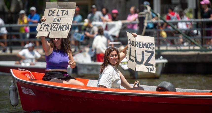 Vecinos de las islas del Delta cortaron el río Tigre para pedir que vuelva la luz 