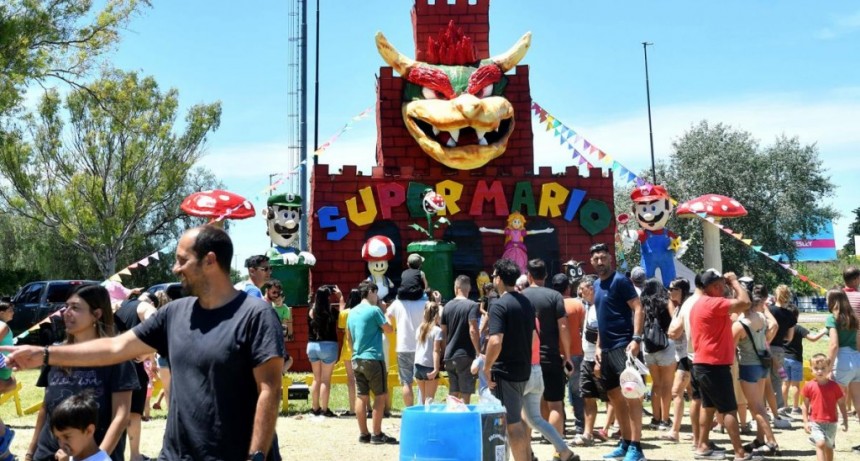  La Plata recibe el Año Nuevo con la tradicional quema de muñecos 